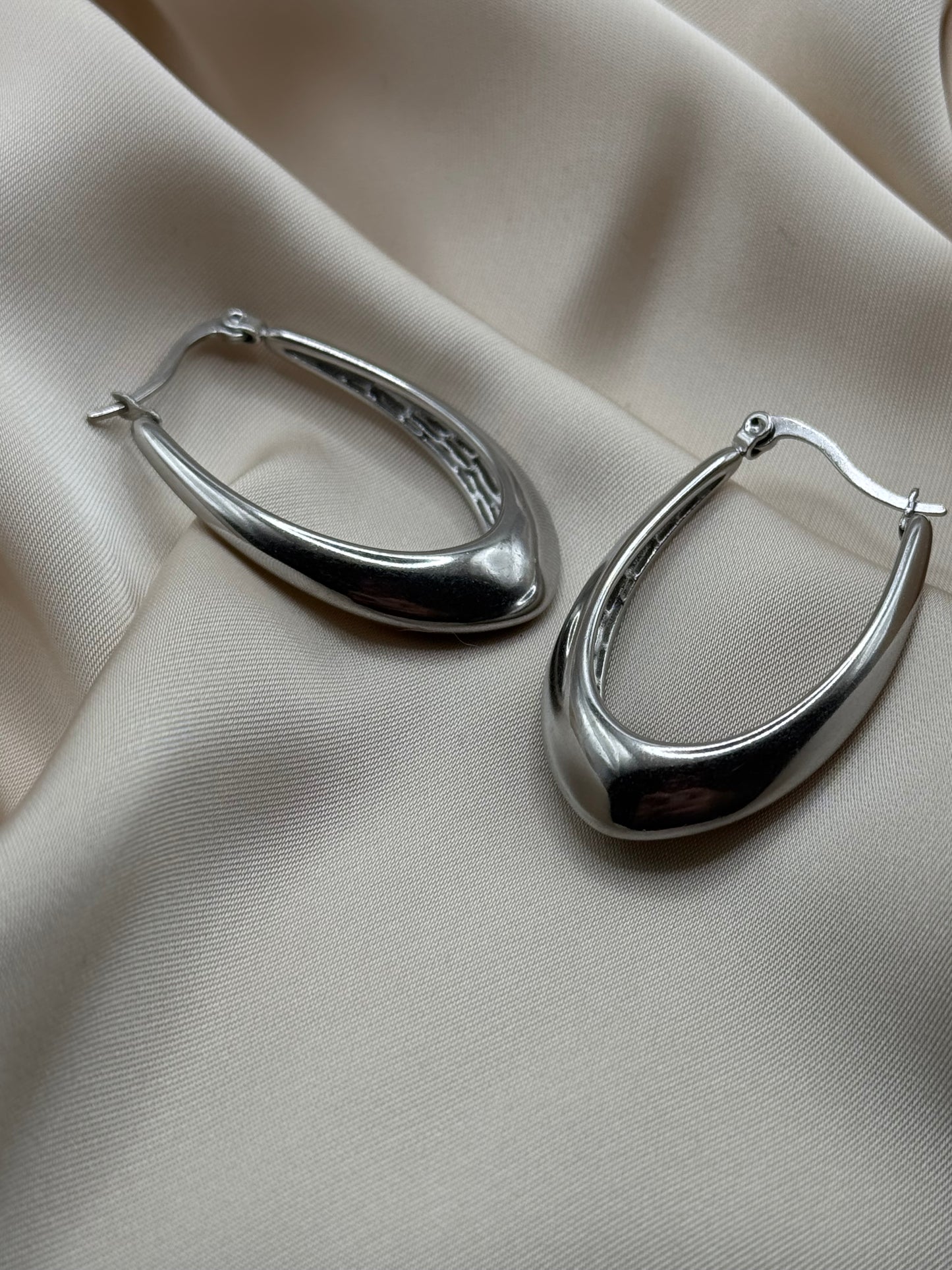 Hoops earrings