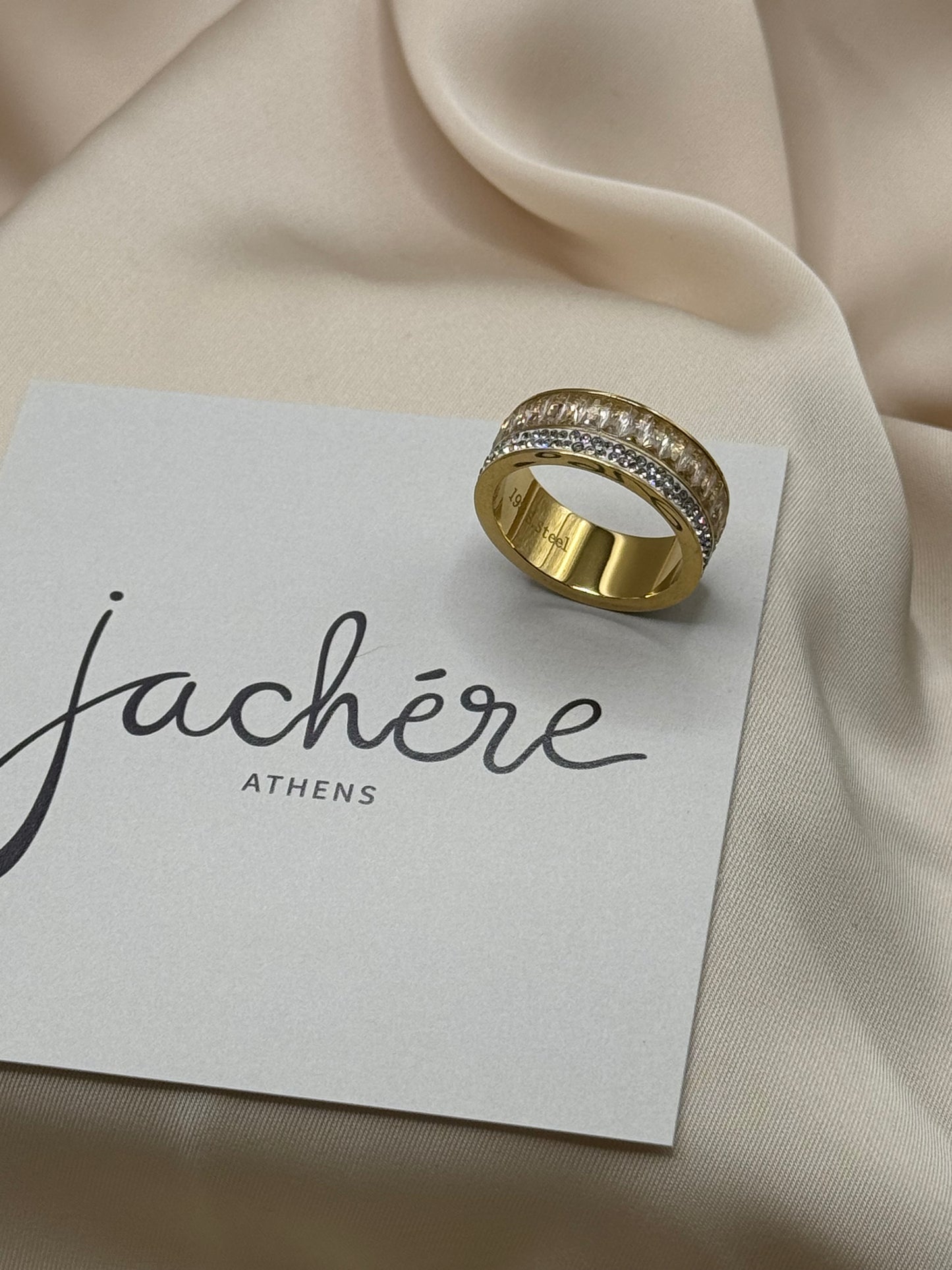 Unique ring gold