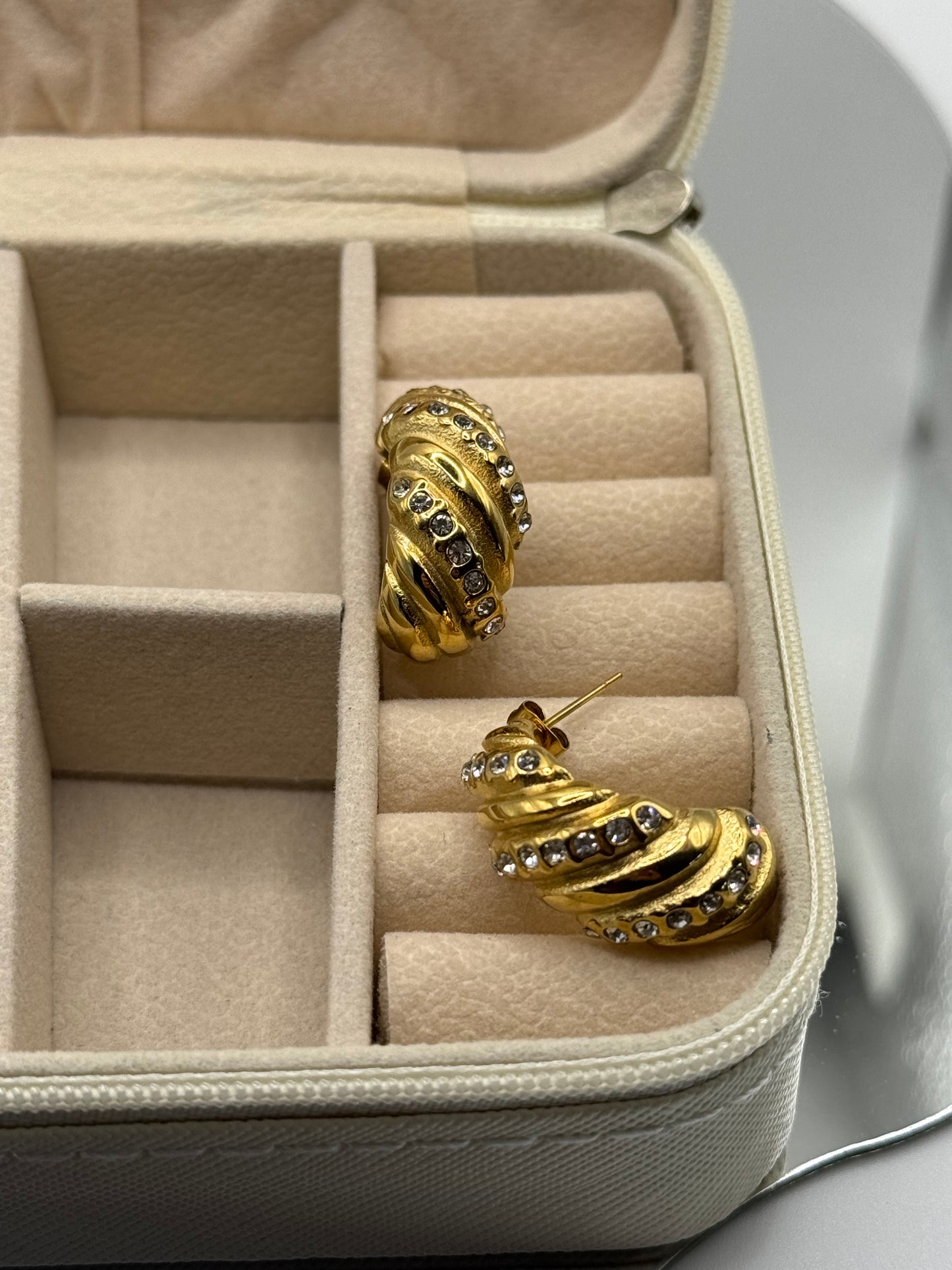 Mini croissant earrings