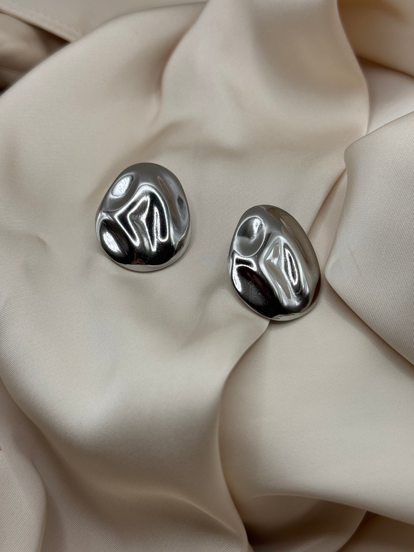 Like u earrings