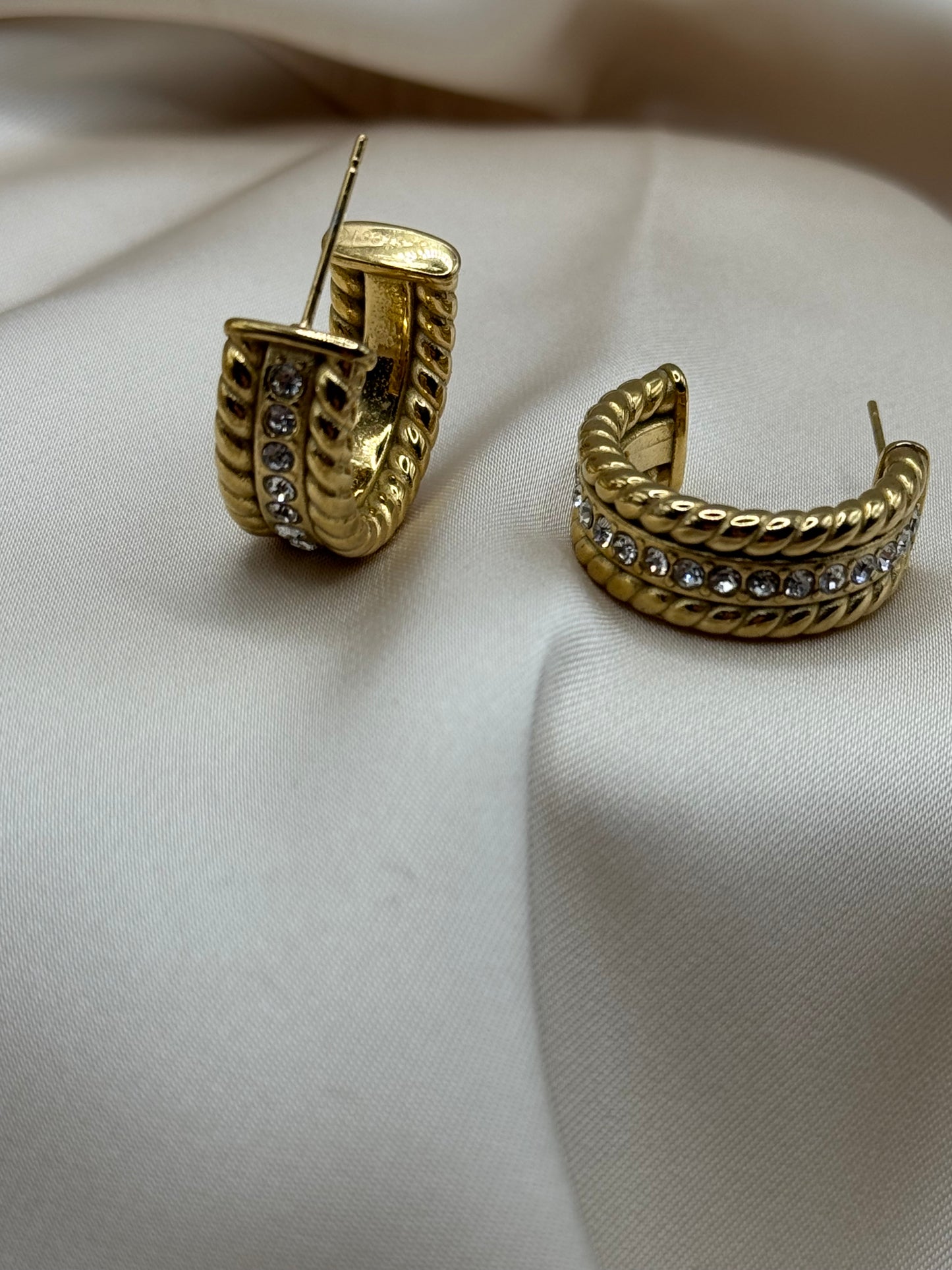 Stay classy earrings